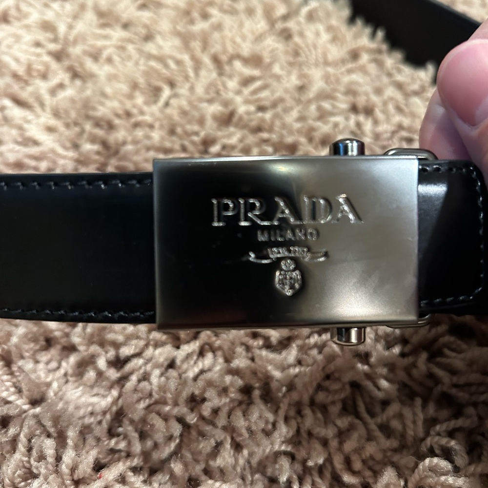 Prada belt in great condition only worn a few times! Fits about like a size 33!